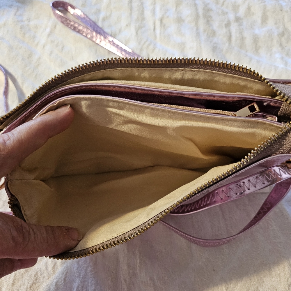 NWT Caroline Hill Metallic Rose Crossbody Wristlet P1216